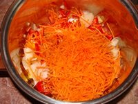 Морковь потереть на терке для корейской моркови