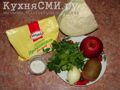 Продукты для приготовления салата из капусты с яблоками и киви