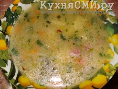 Готовый гороховый суп с копченостями