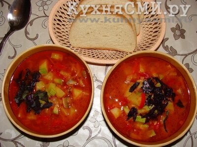 Овощной суп с грибами и базиликом