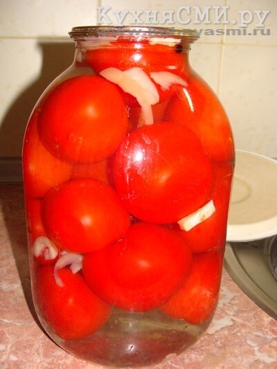 Консервированные по этому рецепту помидоры имеют приятный кисло-сладкий вкус и аромат