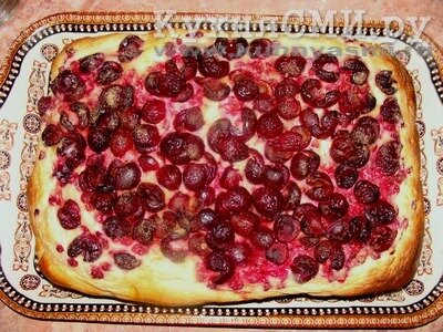 Дрожжевой пирог с ягодами вишни