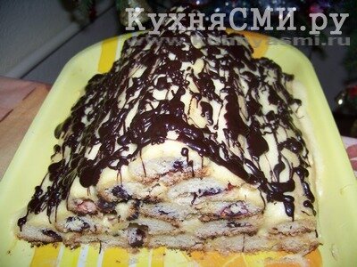 Торт Монастырская изба с вишней, кремом и шоколадной глазурью