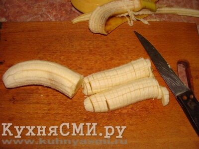 Банан порезать четверть-кольцами