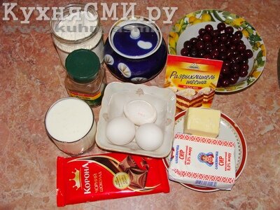 Продукты для приготовления шоколадных маффинов с творогом и вишней