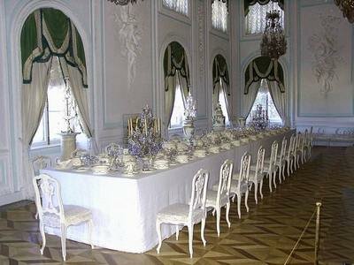 Белая столовая в Петергофе